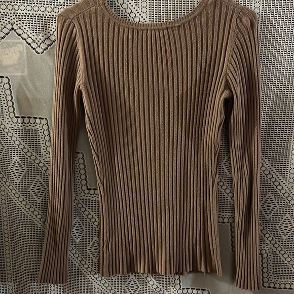 Women’s Long Sleeve Low Cut t -shirt - Picture 5 of 5